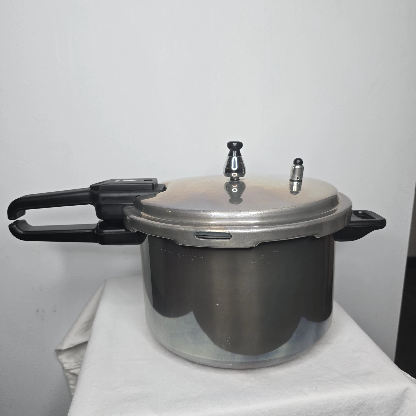 IMUSA 7QT Pressure Cooker Silver 7qt Stovetop Natural Finish Basic Aluminum
Opens in a new window or