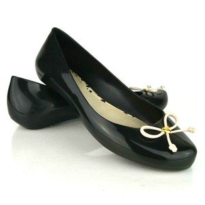 black jelly flats