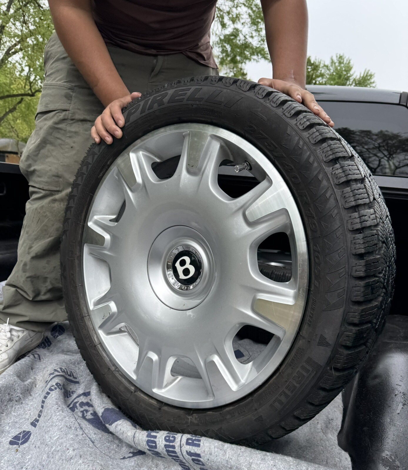 Bentley Rims And Perrelli Tires 275/40R19 Winter Low Miles OEM Original