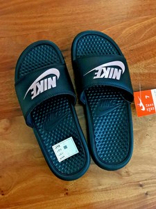 size 8 nike slides