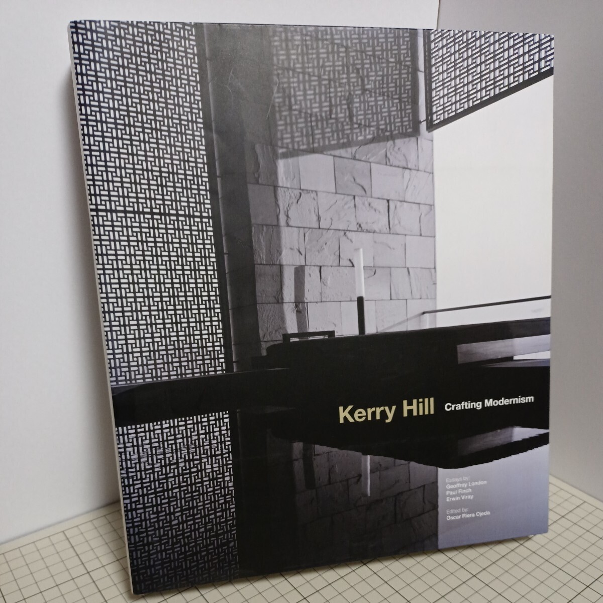 アート・デザイン・音楽 Kerry Hill  Crafting Modernism Kerry Hill: Crafting Modernism by Erwin Virray | Goodreads