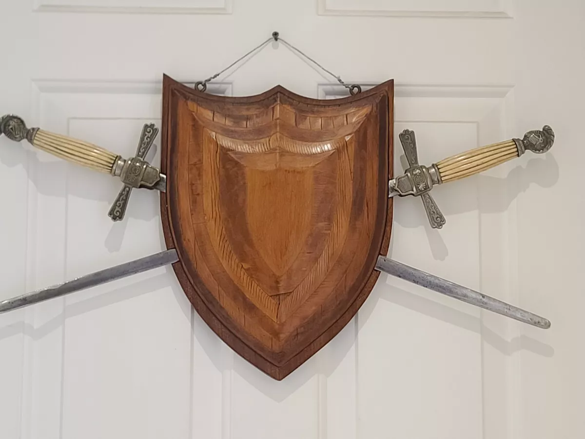 Shield With 2 Crossed Swords