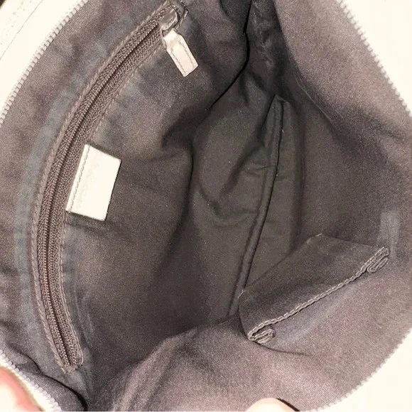 Vintage Gucci Crossbody Bag – Denim, Medium Size, Gold Zip, Monogram Scribe - Image 4 of 4