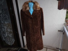 Lammfellmantel von Brühlpelz und passende Pelzkappe