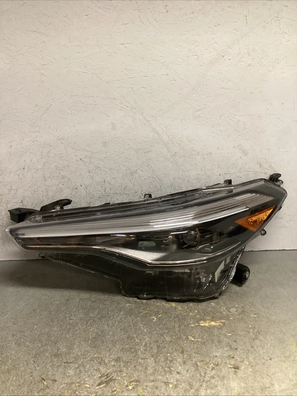 2022-2024 TOYOTA COROLLA CROSS LEFT LH DRIVER SIDE HEADLIGHT OEM W/ LED SIGNAL