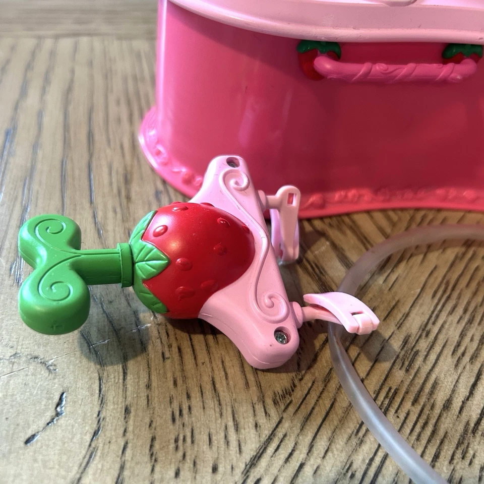 Juego de salón de belleza afrutado Strawberry Shortcake 2006 con accesorios Foto 3 de 4