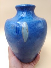 Ancien vase pansu en grès bleu signé Pierrefonds