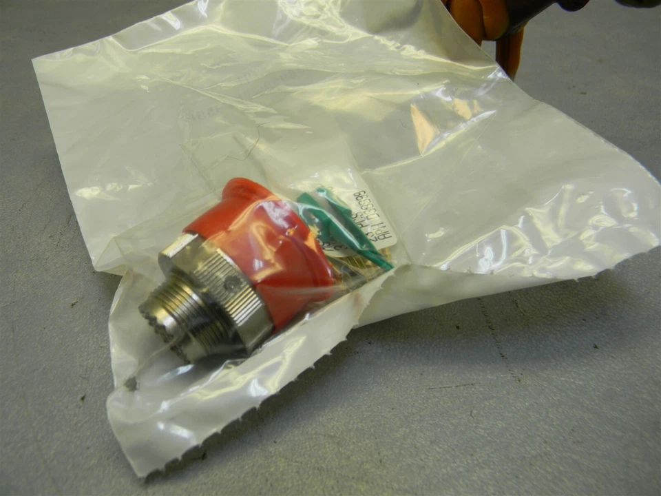 Amphenol J D38999 / 26FC35SB Circular Connector 22P PLG SZ 13 SKT CBL MNT - Image 4 of 4