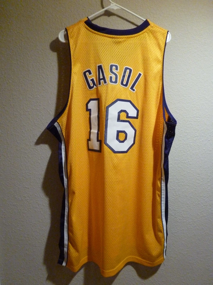 Camiseta Adidas Los Angeles Lakers Pau Gasol #16 tamanho adulto 2XL costurada em excelente estado usado - Imagem 2 de 4