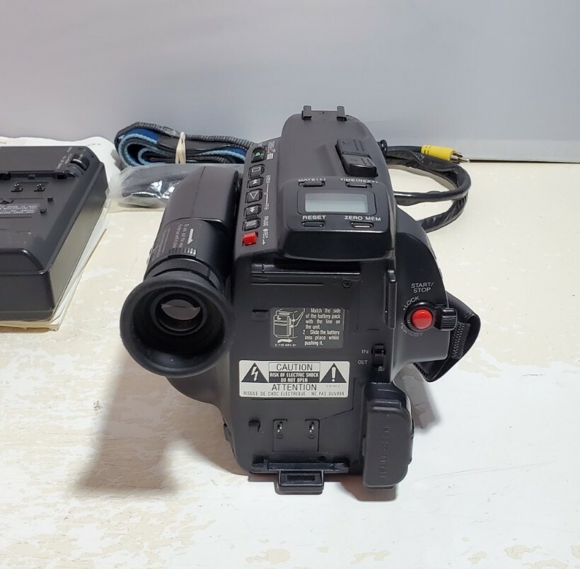 動作品　SONY VideoHi8 HANDYCAM CCD-TR650 ② Sony CCD-TRV65E Hi8 Tape Digital Video Camera HANDYCAM Complete