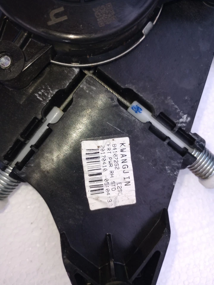 CHEVROLET MALIBU FRONT RIGHT SIDE DOOR WINDOW REGULATOR W/ MOTOR OEM 2016-2023 - Image 3 of 4