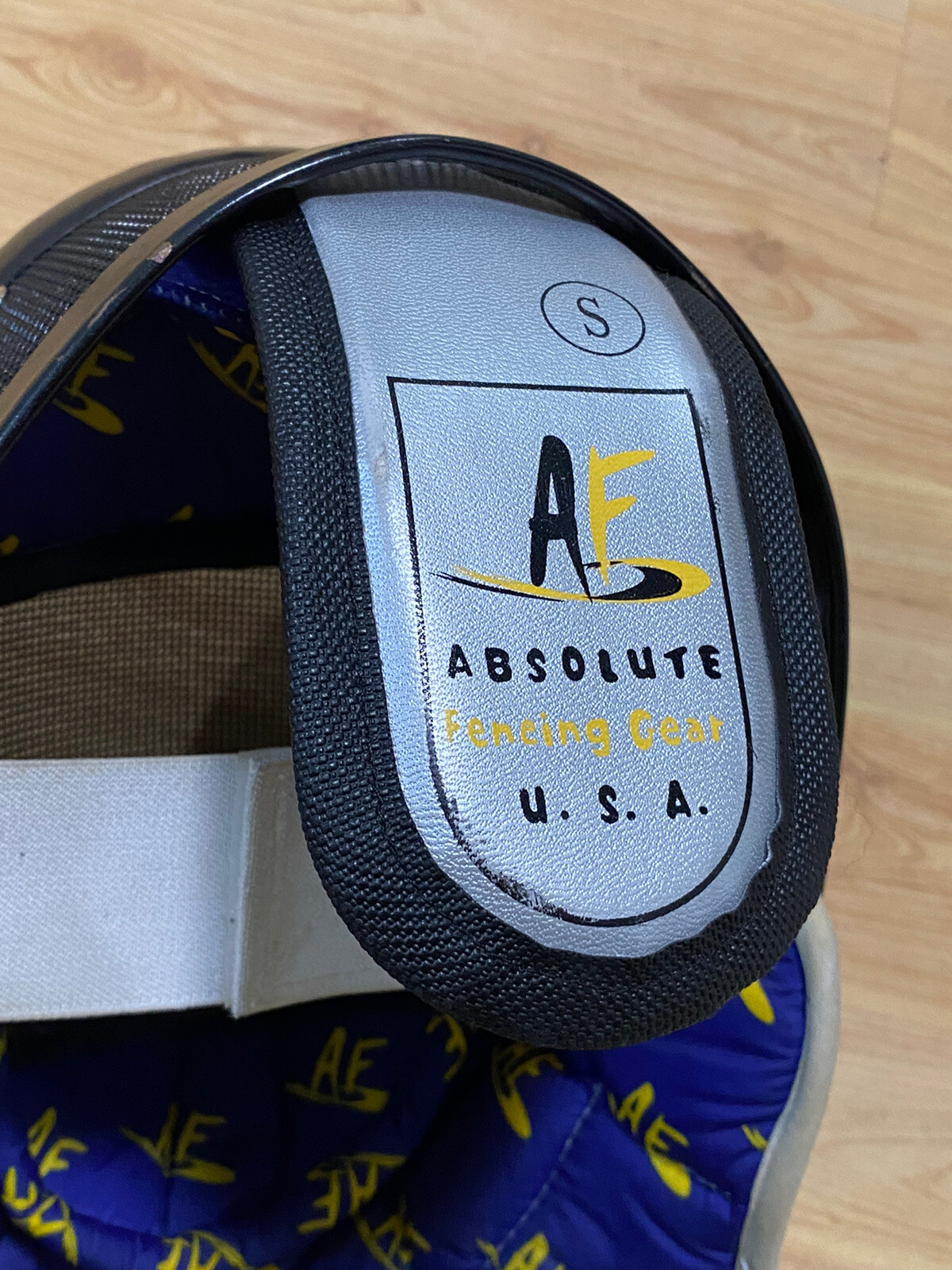 AF Absolute Fencing Gear Helmet Face Mask Black Gray USA S Team sports