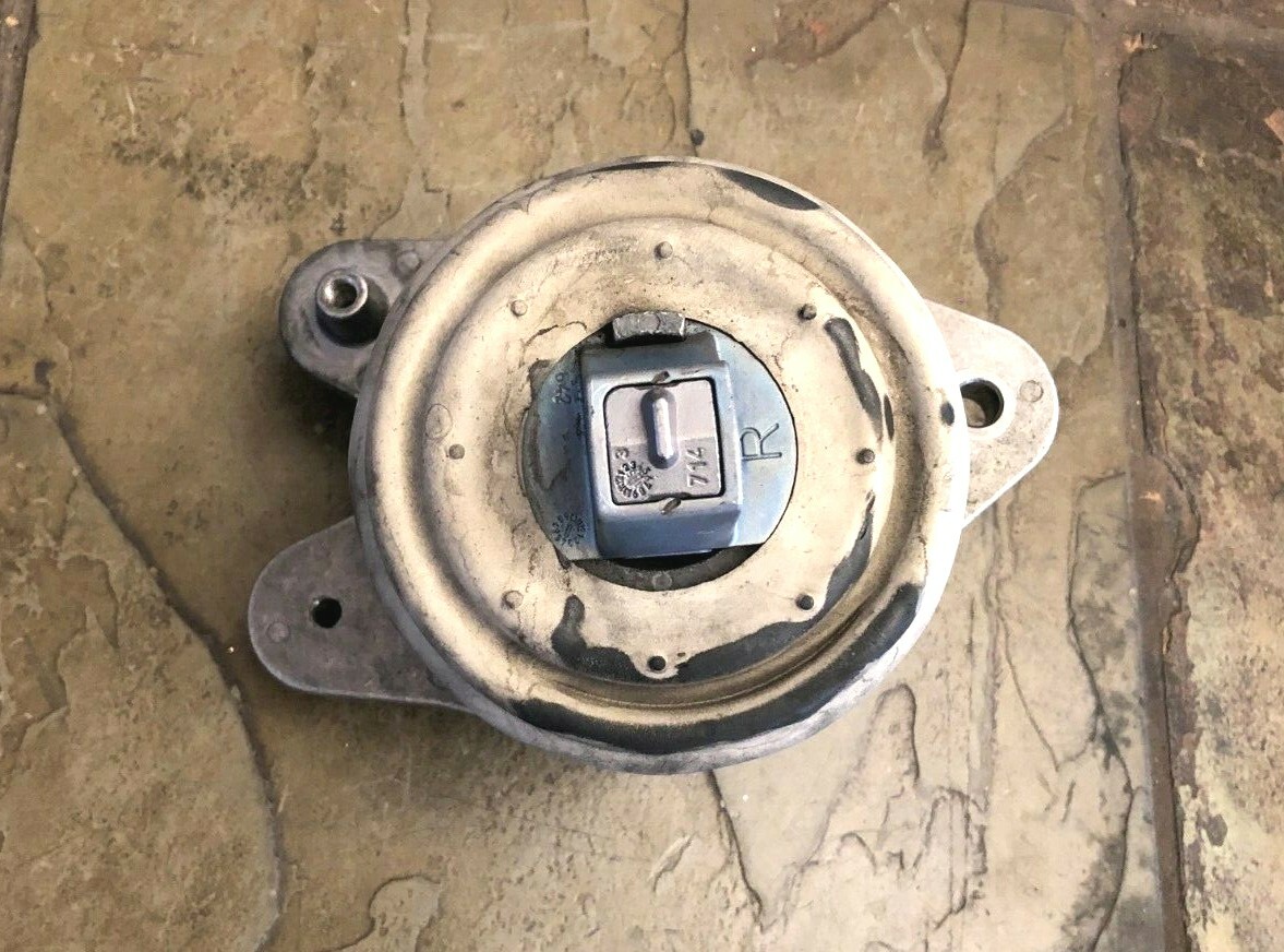 2016 2017 MERCEDES S550 RIGHT ENGINE SUPPORT MOTOR MOUNT 