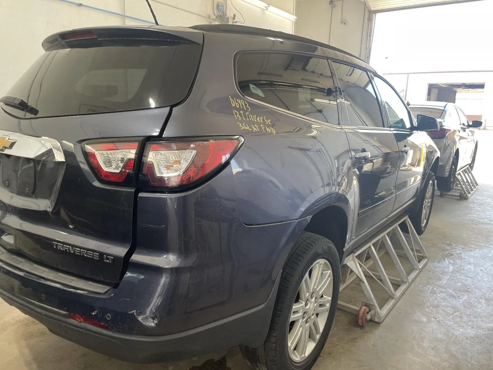 二手右尾灯总成适合:2013 雪佛兰 Traverse 盖子安装右 G — 第 4/4 张图片