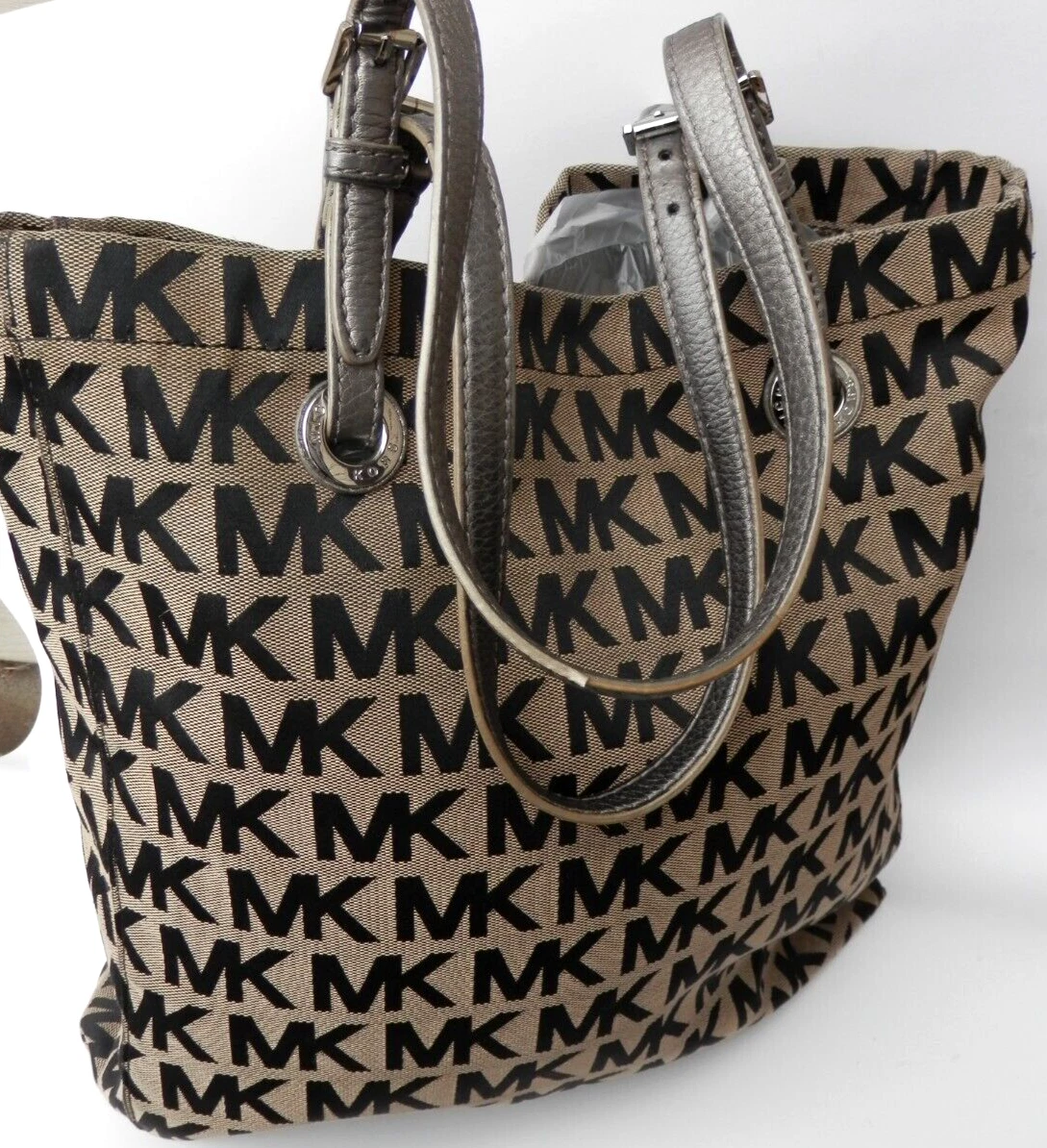 Michael kors black 2024 and tan purse