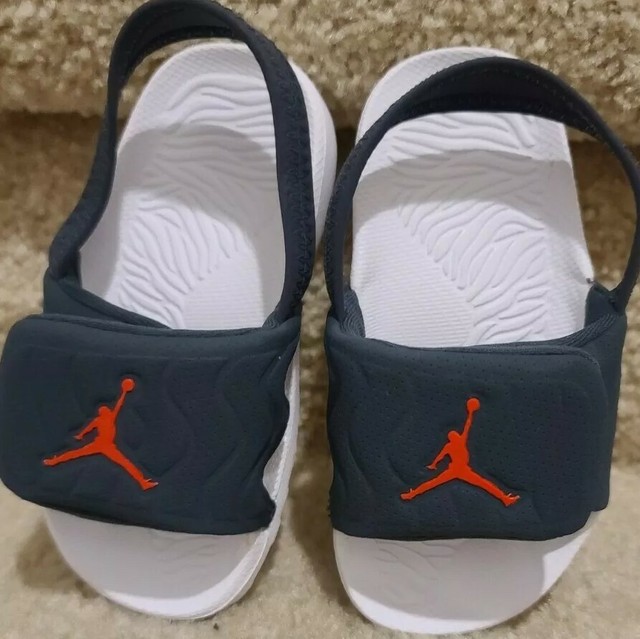 8c nike slides