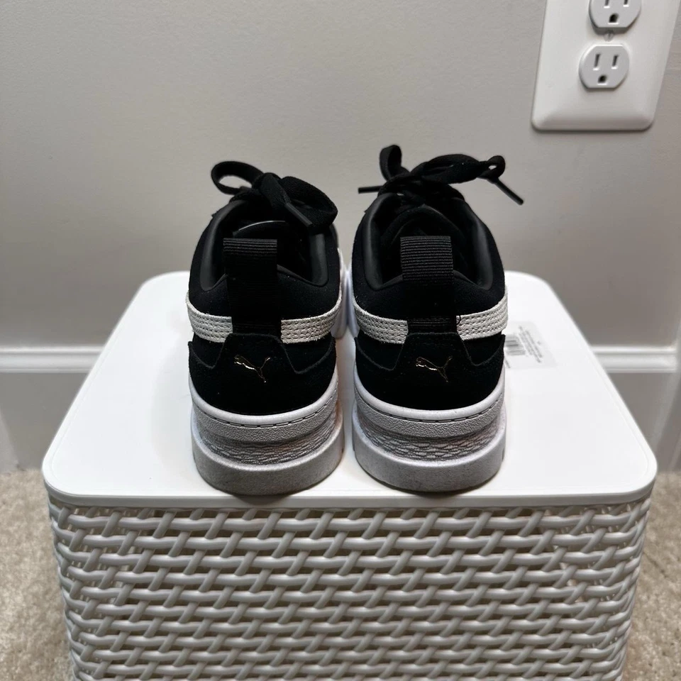 Zapatillas de plataforma Puma Mayze en negro/blanco, para mujer talla 6,5, viene con caja original Foto 4 de 4