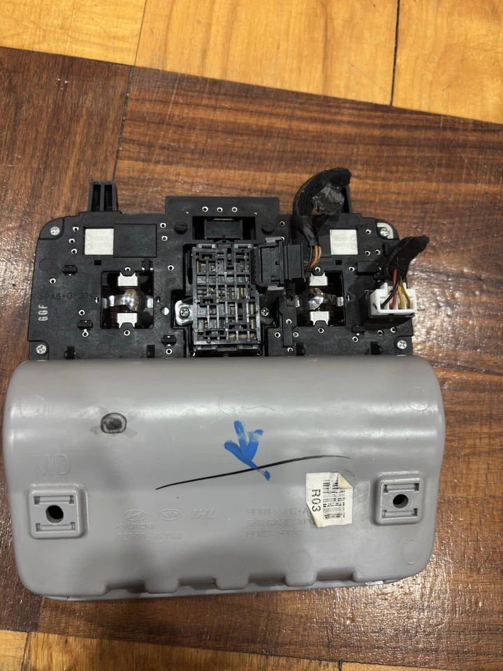 2011-2013 Hyundai Elantra Overhead Console Gray Dome Map Lamp Light Sunroof OEM - Image 3 of 4