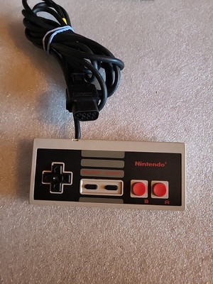 Originaler Nintendo NES Controller NES-004E