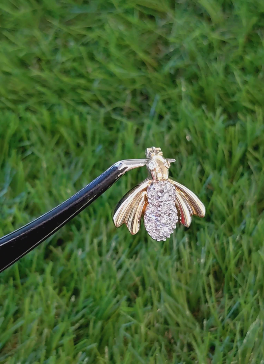 Broche Vintage En Or Jaune 14K Abeille Avec Émeraudes Et Diamants - Bijou De Collection En Excellent État