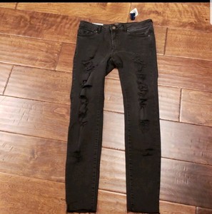 black ripped skinny jeans forever 21