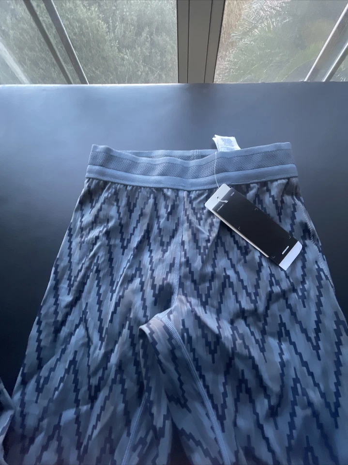 ADIDAS PRIME HEAT.RDY REVERSIBLE 7/8 TIGHTS MENS SIZE Medium Legacy Blue  FT9163 - Image 2 of 4