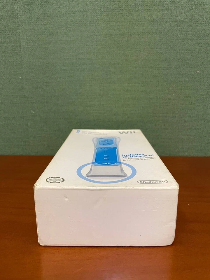 Brand New Nintendo Wii remote + Motion Plus NINTENDO AUTHENTUC Blue Sealed OEM - Image 4 of 4