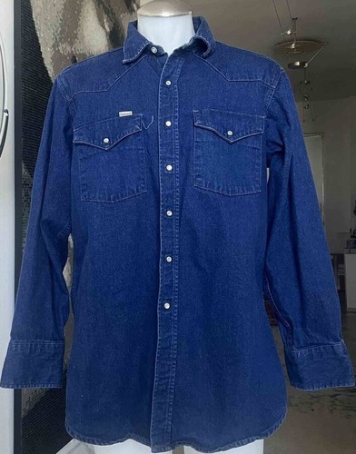 Mode De Chemise à Capuche Sur Un Jeune Homme Adulte Généré Par L'ia