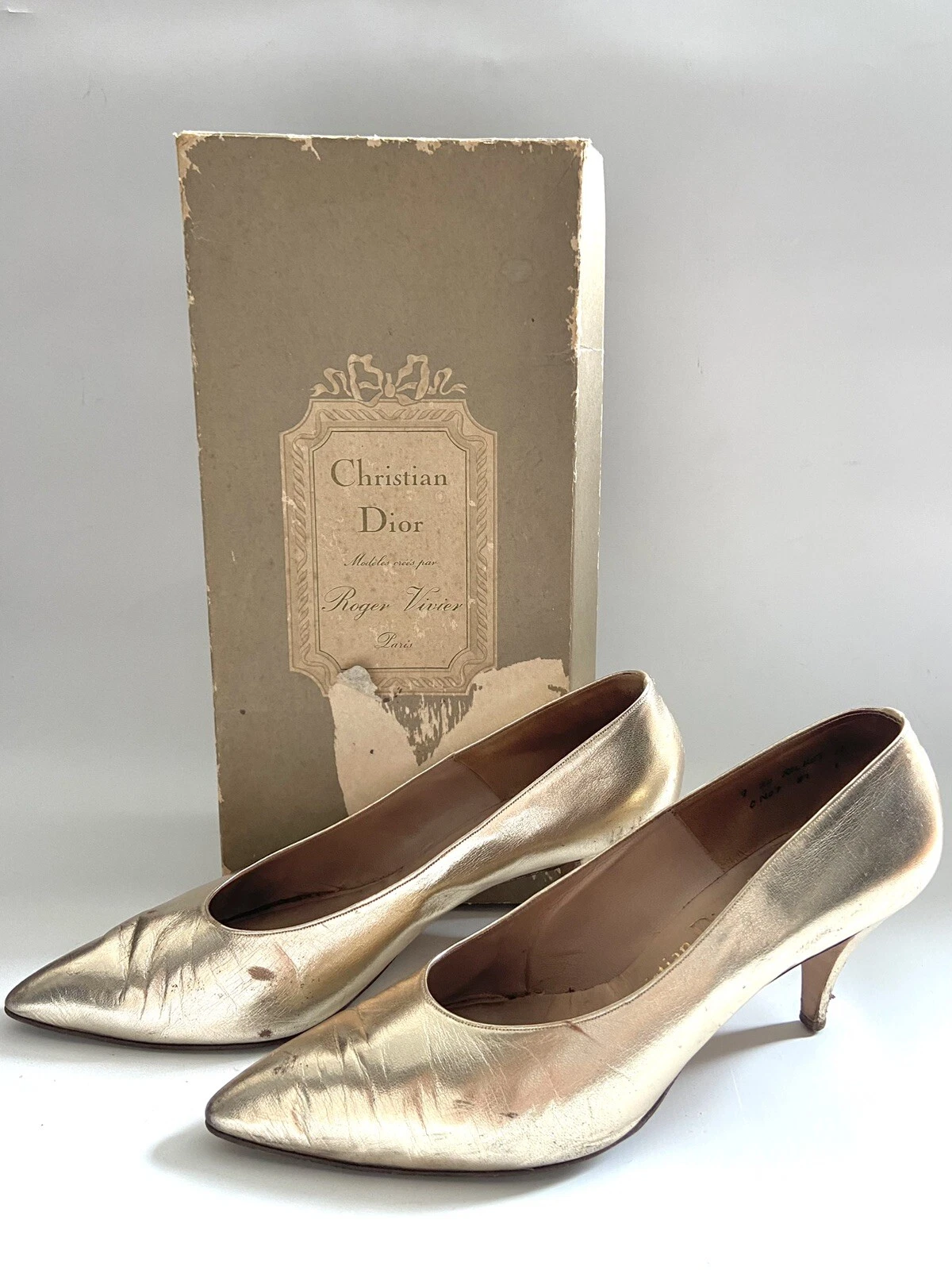 Escarpins vintage Christian Dior cree par Roger Vivier métal doré chaussures de cour 5,5UK