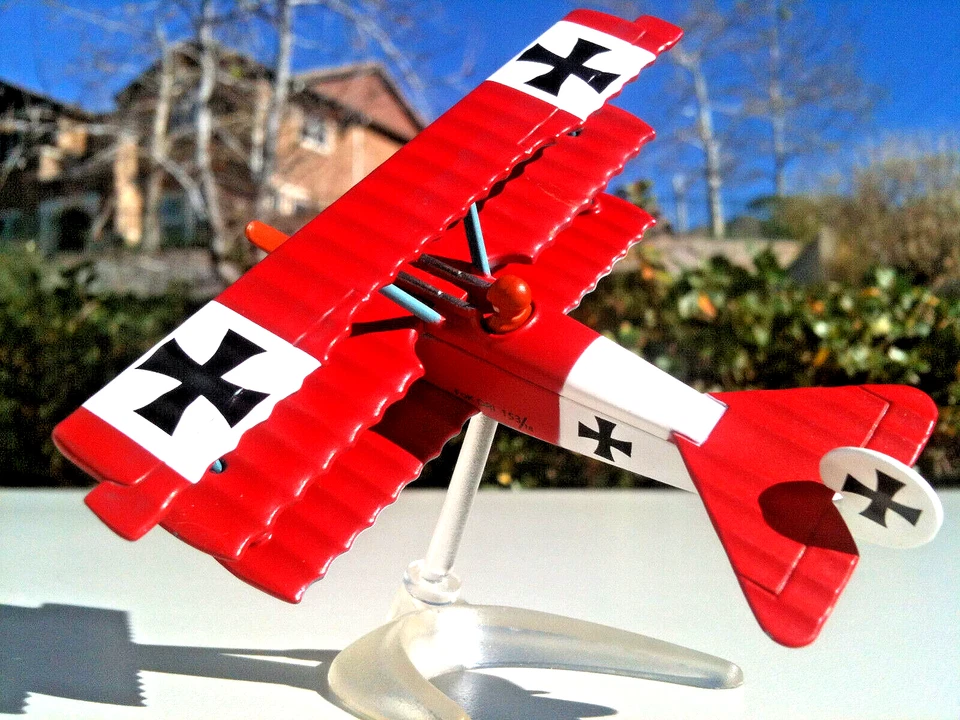 Corgi Fokker Dr I Triplane -The iconic "Red Baron" Die-cast 1:120 scale NO BOX - Image 3 of 4