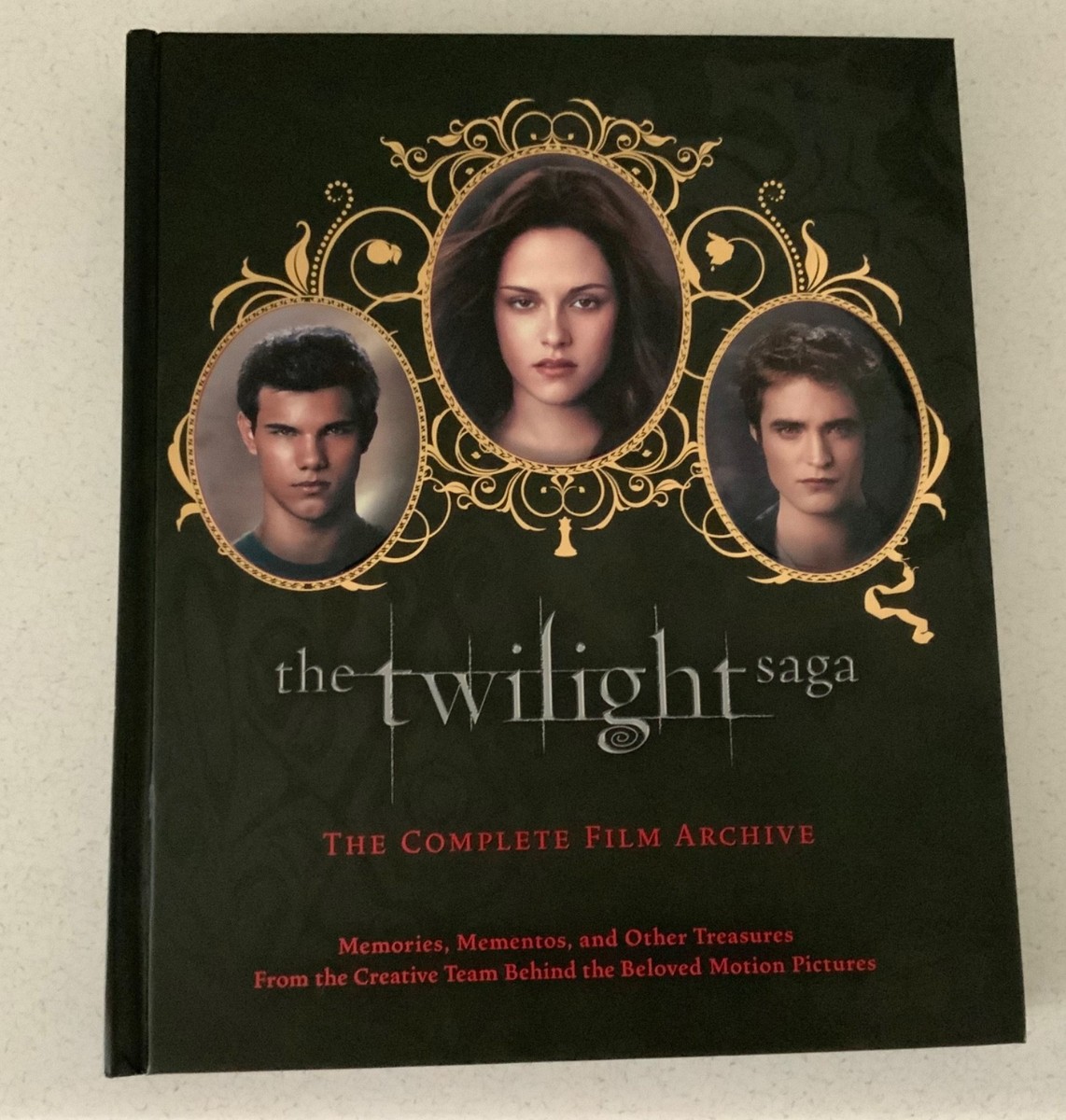文学・小説 TheTwilightSaga TheComplete Film Archive THE TWILIGHT SAGA The Complete Film Archive Memories Mementos +