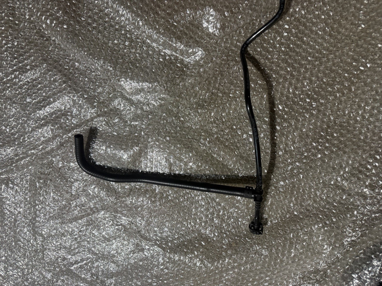 2017-2020 Bentley Bentayga Vent Hose Ventilation Breather Line 36A121081