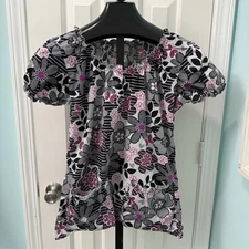 White Cross Women’s Sz XS Black Gray Pink Floral Hearts Two Pocket Scrub Top