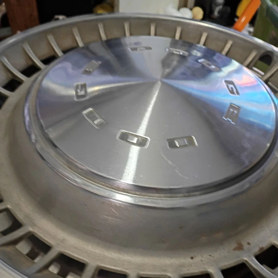 Dodge Challenger 1972-74, cargador tapacubos 14" - parte mopar 3580153 juego de 4 Foto 4 de 4