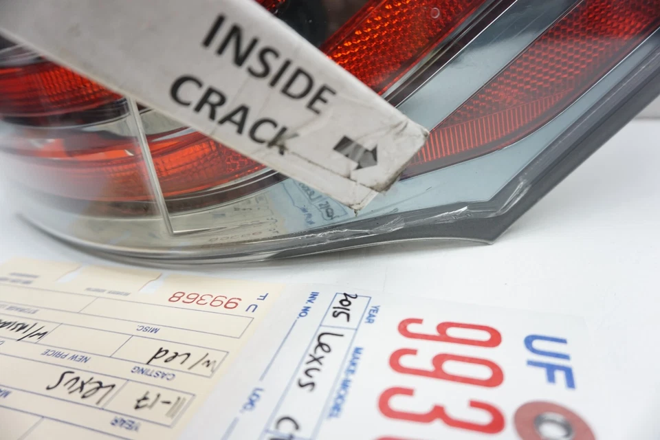 con grieta interior LEXUS CT200h CT 200H LUZ TRASERA LED DERECHA OEM UF99368 Foto 3 de 4