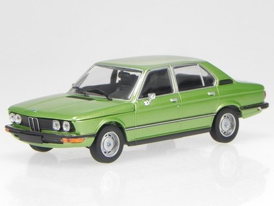 BMW e12 520 1972 taiga green 072 diecast modelcar 940023004 Maxichamps 1:43