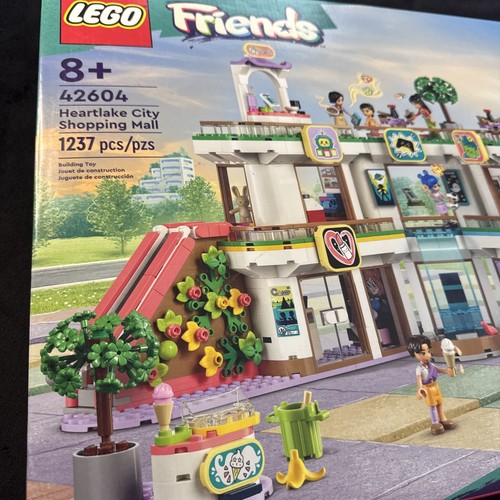 LEGO Friends Heartlake City Shopping Mall 42604 - Picture 2 of 10