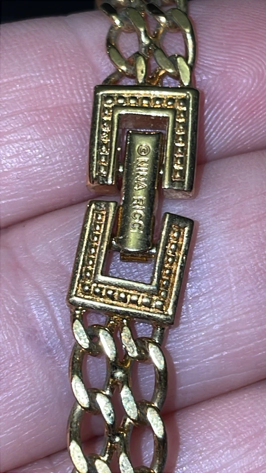 Collar de cadena doble tono dorado Nina Ricci con estaciones de nudo de diamantes de imitación Foto 2 de 2