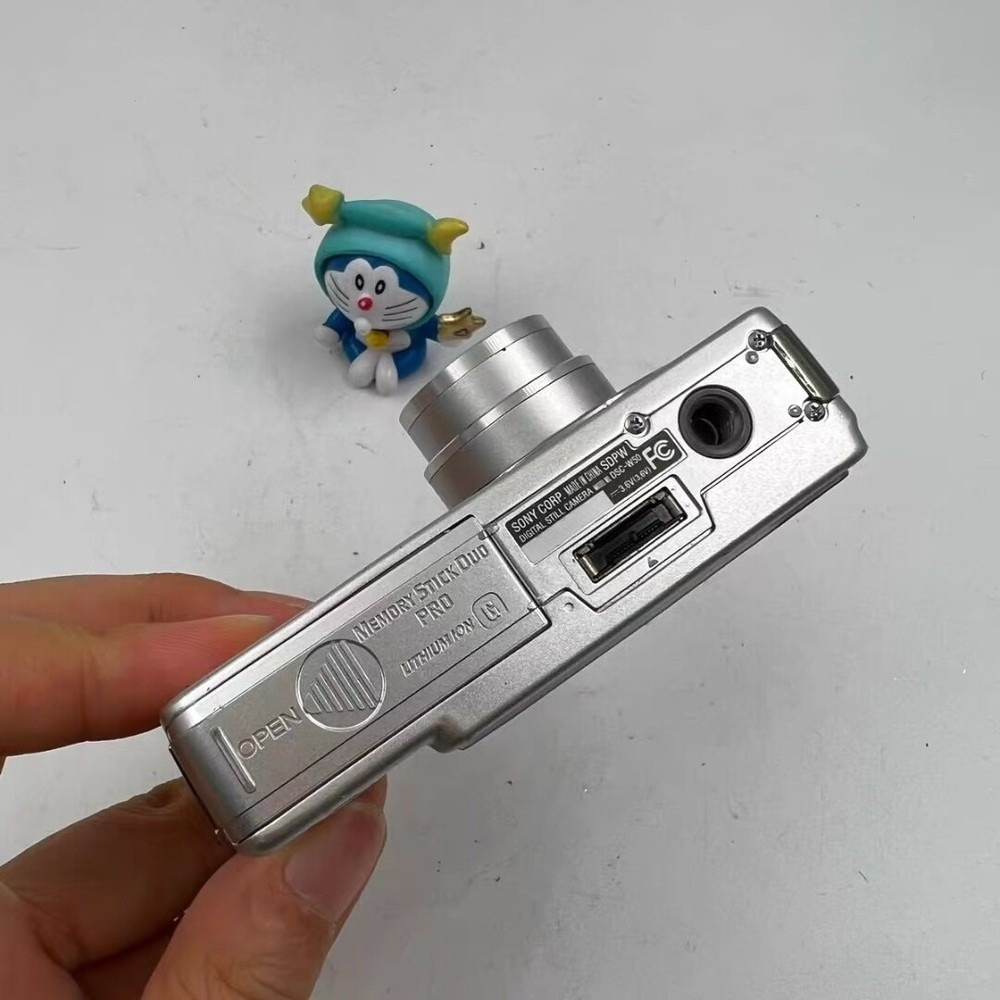 Sony Cyber-shot DSC-W50 6.0MP 3x Optical Zoom Digital Camera