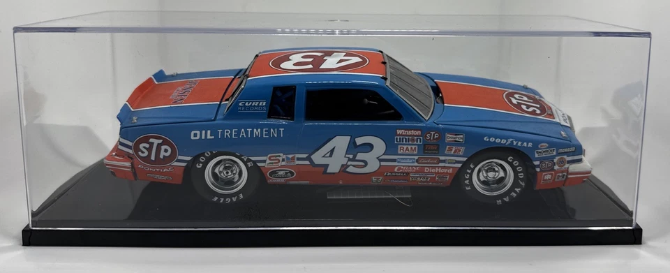 Richard Petty #43 1984 STP Pontiac 200th NASCAR Win RARE Franklin Mint 1/24 1:24 - Image 2 of 4