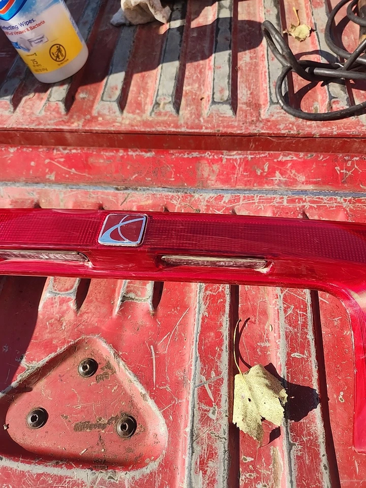 01 02 SATURN L300 Lámpara de parada de luz trasera tapa maletero central Foto 3 de 4