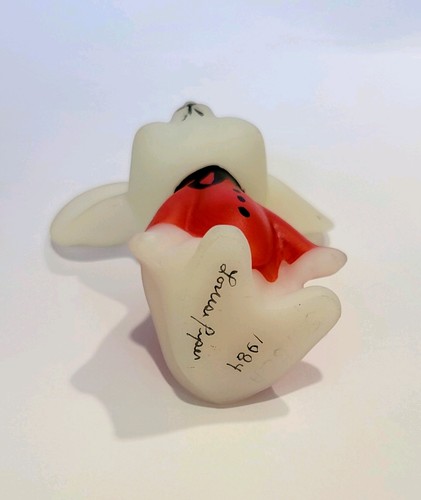 White Fenton Glass Mouse - Hand Painted And Signed By Louise Piper in 1984 - Picture 3 of 3
