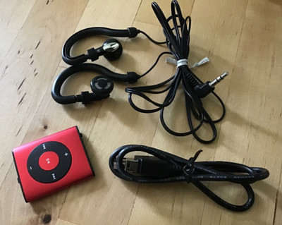 Bundle: MP3 player, 8 GB, unbranded, charging cable, over-the-ears headphones
