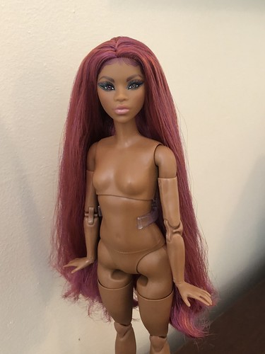 Lot 18 (Fr)Mattel Barbie Doll Nrfb Looks Tamika Mtm Aa Made to Move