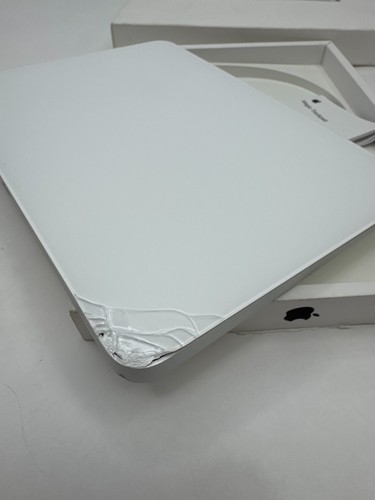 Apple Magic TrackPad White Multi-Touch Surface (USB-C) 2024 A3120 cracked - Picture 5 of 6
