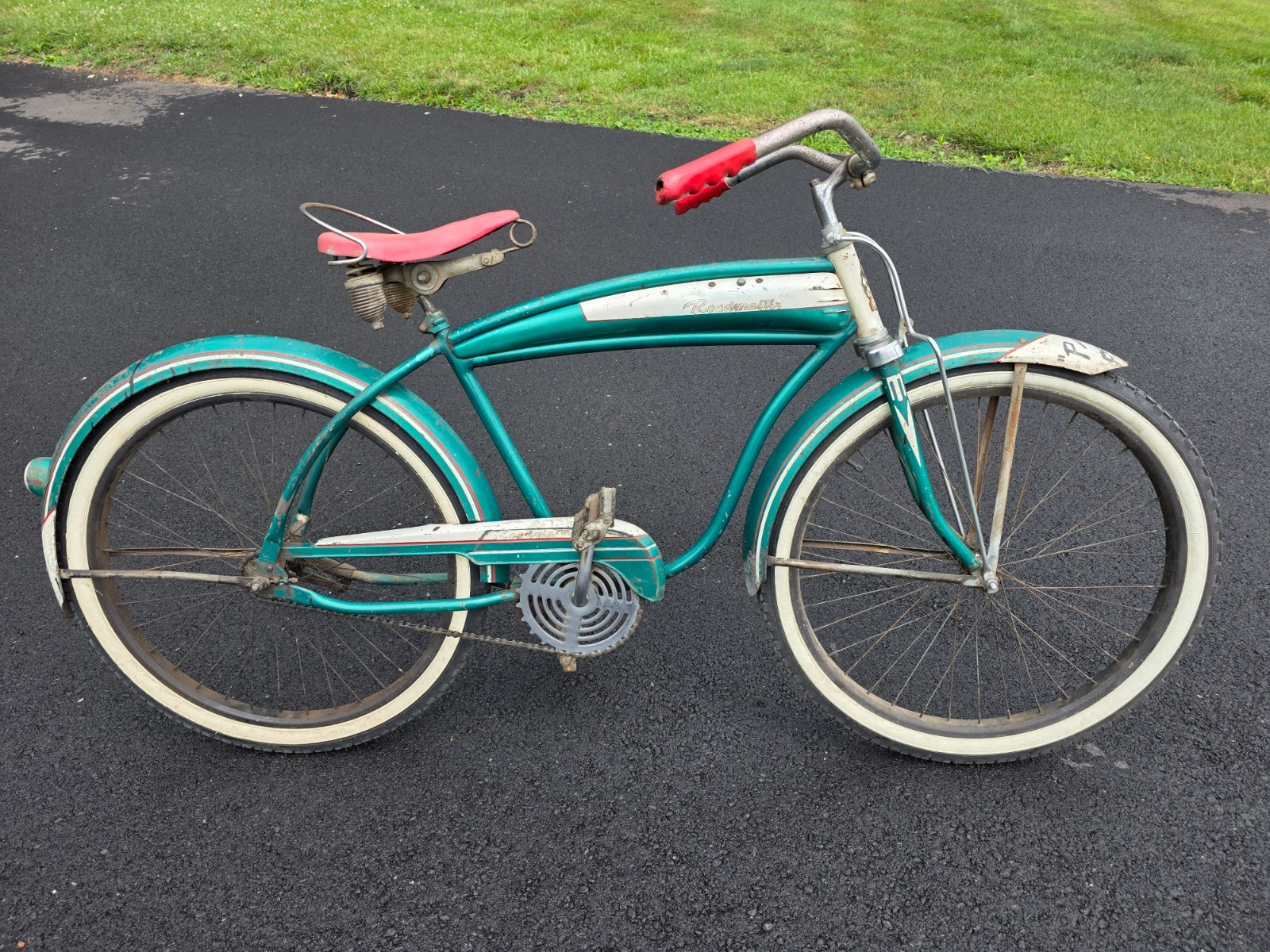 (Used) VINTAGE 26" CWC ROADMASTER SKIP TOOTH BALLOON TIRE BICYCLE MEN'S TANK BIKE (499.99 USD) (Used) VINTAGE 26" CWC ROADMASTER SKIP TOOTH BALLOON TIRE BICYCLE MEN'S TANK BIKE (499.99 USD)