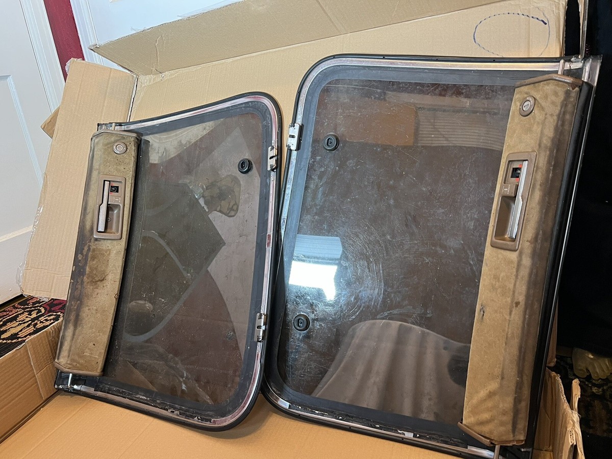 1984-1989 Vintage Nissan 300ZX VG30 Pair of T Tops PreOwned Great