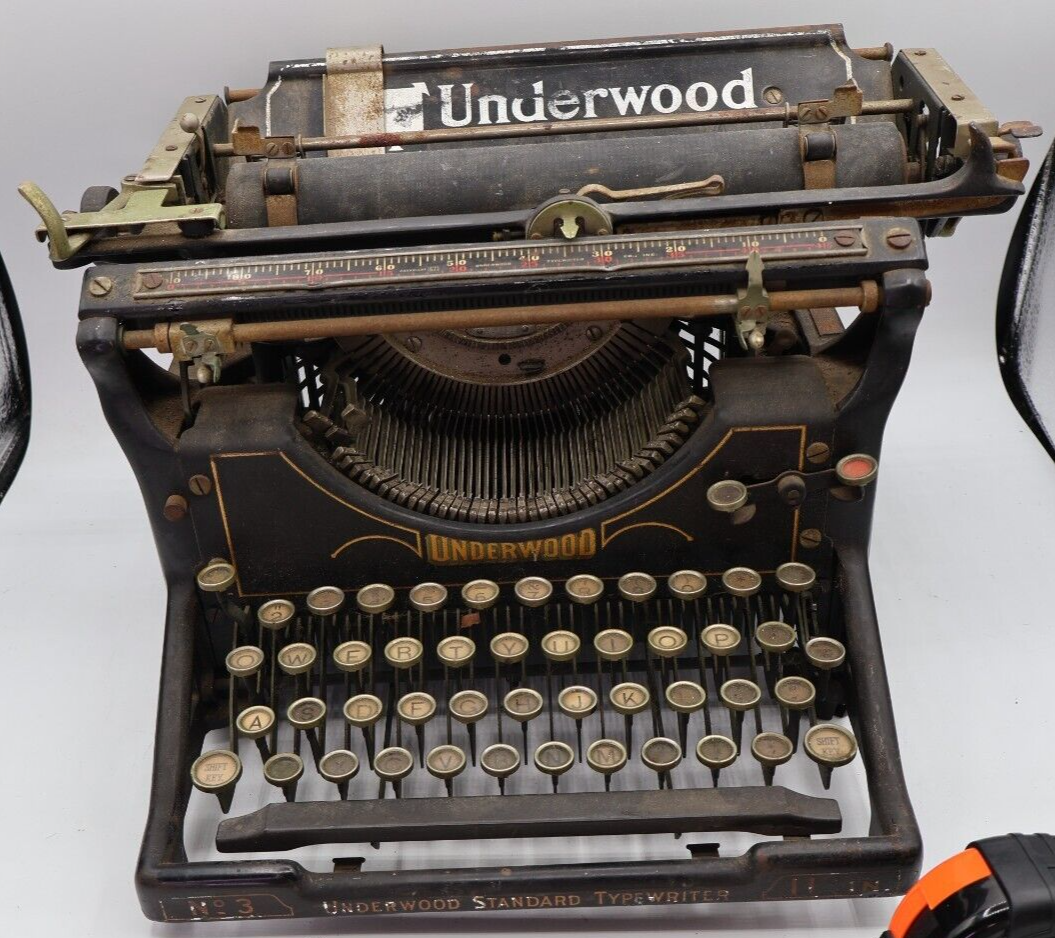 Underwood Standard Typewriter No. 3, 11-Inch Model, Made in Underwood Standard Typewriter No. 3, 11-Inch Model, Made in
