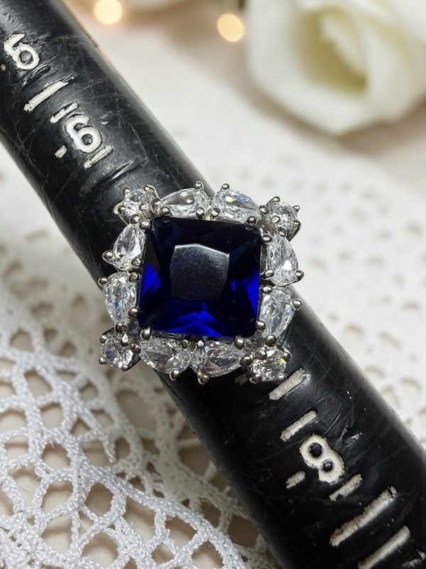 Stunning Sterling Silver Blue and White Crystal Cocktail Ring Size 7.5