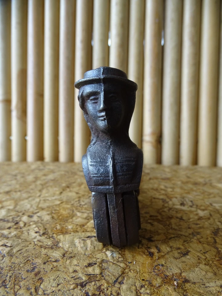 Tête de bergère en fonte arrêt de volet design style breton Bretagne ?voir photo - Photo 2/4